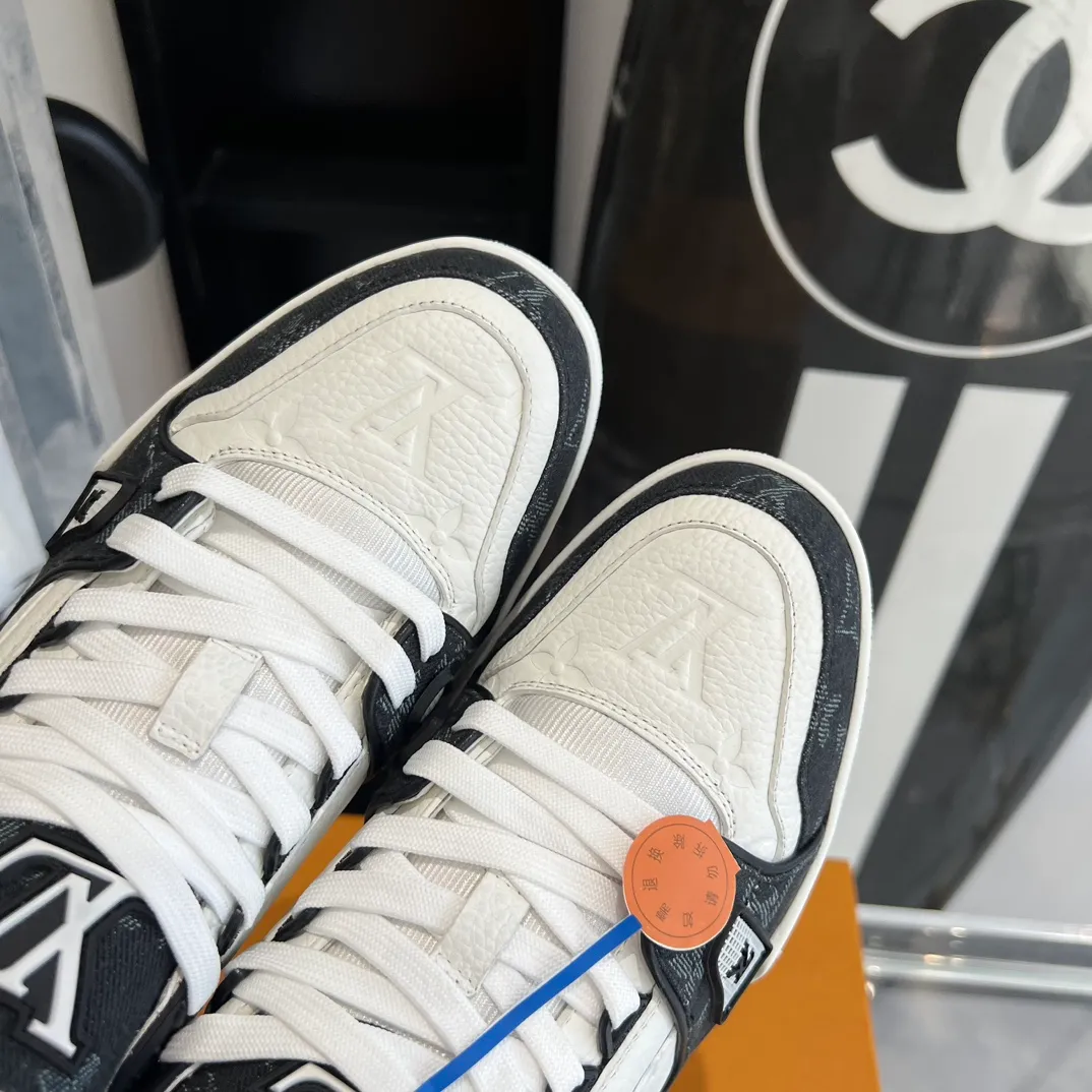 👟👟Ex-factory price 840👟👟 Women's shoes factory Couple model 👫LV Trainer series basketball sneakers🌟 Original molded TPU outsole The texture is the same as the original ⚠️Original development Top version All details are consistent with the original ⚠️ Size: 35-45